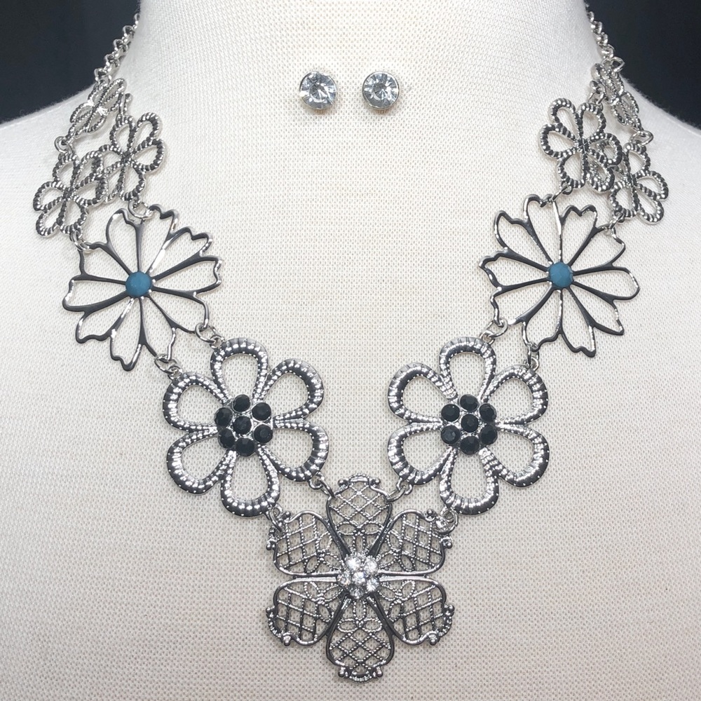 Open Flower Daisy Silver Necklace Earrings Set